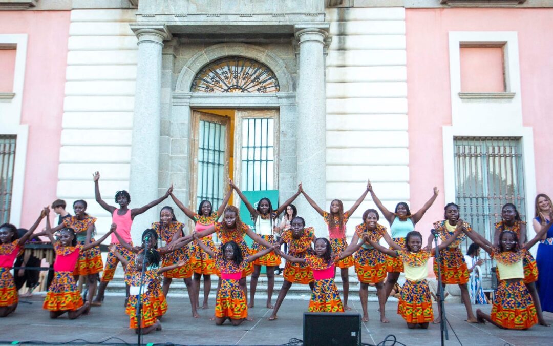 -«Voces por Benin»: sueños, cantos y danzas por los derechos de la infancia en Africa.